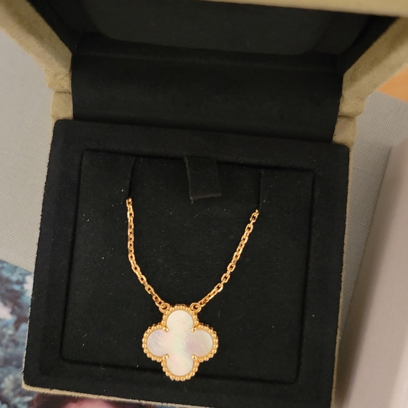 Van Cleef & Arpels Vintage Alhambra Pendant 18 - Karat Yellow Gold - Bra… - Picture 3 of 13
